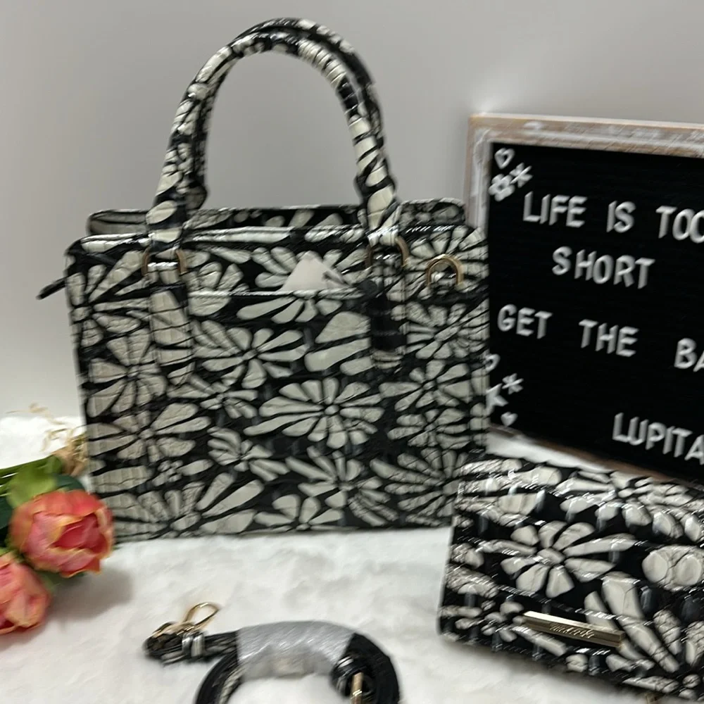 Brahmin Cami/Hanna wallet in Daisy Batik - Picture 6 of 17